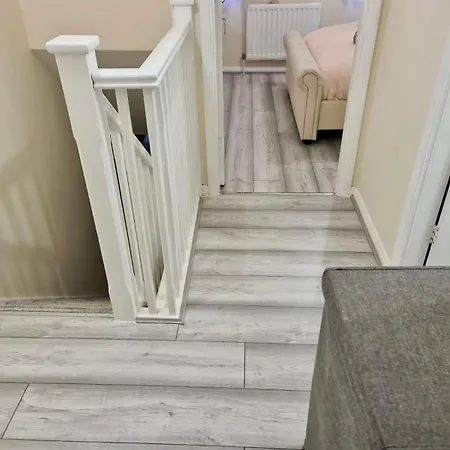 Вилла London - Sleeps 4 - Parking - Garden - Petfriendly Экстерьер фото