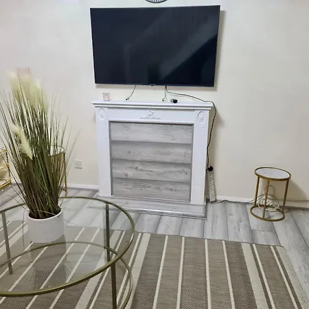 Вилла London - Sleeps 4 - Parking - Garden - Petfriendly Экстерьер фото